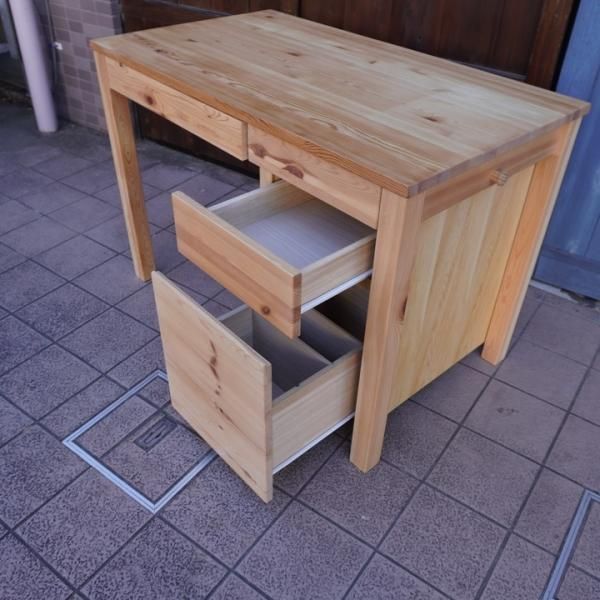 無印良品(MUJI)のパイン材シリーズのパーソナルデスク 無印良品(MUJI)のパイン材シリーズのパーソナルデスク