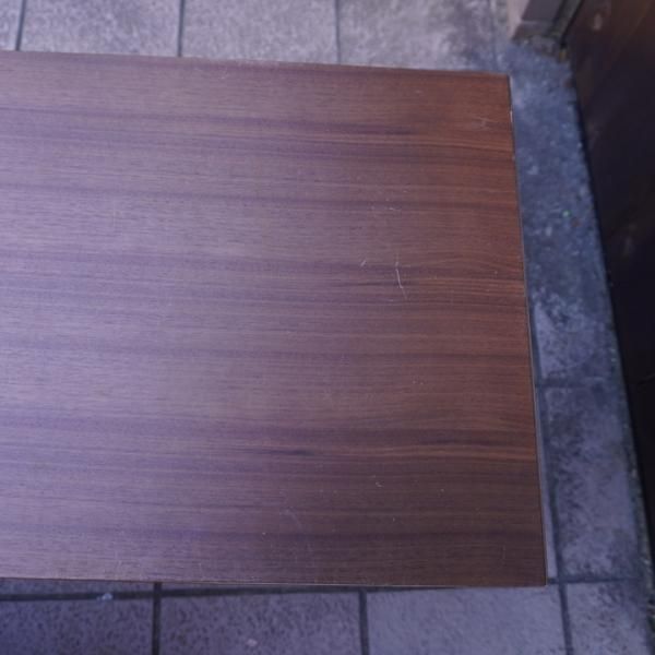 ウォールナット材を使用した無印良品(MUJI)のコの字の家具・積層合板