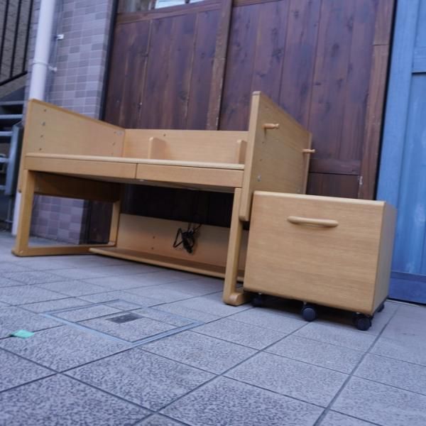 karimoku(カリモク)とBenesse(ベネッセ)のコラボ商品 karimoku(カリモク)とBenesse(ベネッセ)のコラボ商品