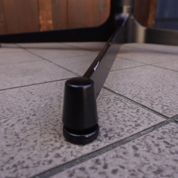 インダストリアルモダンなオーク材+スチール脚のカフェテーブル インダストリアルモダンなオーク材+スチール脚のカフェテーブル