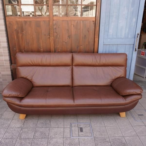 人気のkarimoku(カリモク家具)より本革を使用したZT8303 3人掛け 人気のkarimoku(カリモク家具)より本革を使用したZT8303 3人掛け