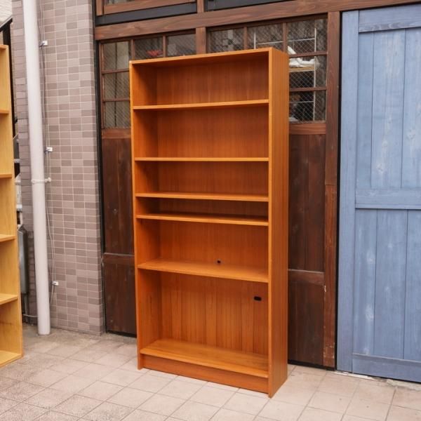 デンマークより入荷した、チーク材を使用したブックシェルフです デンマークより入荷した、チーク材を使用したブックシェルフです