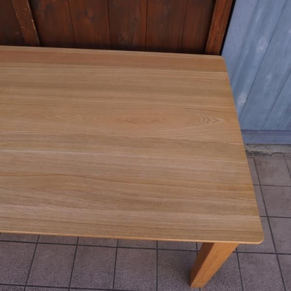 NAGNO INTERIOR(ナガノインテリア)のダイニングテーブルです。明るい