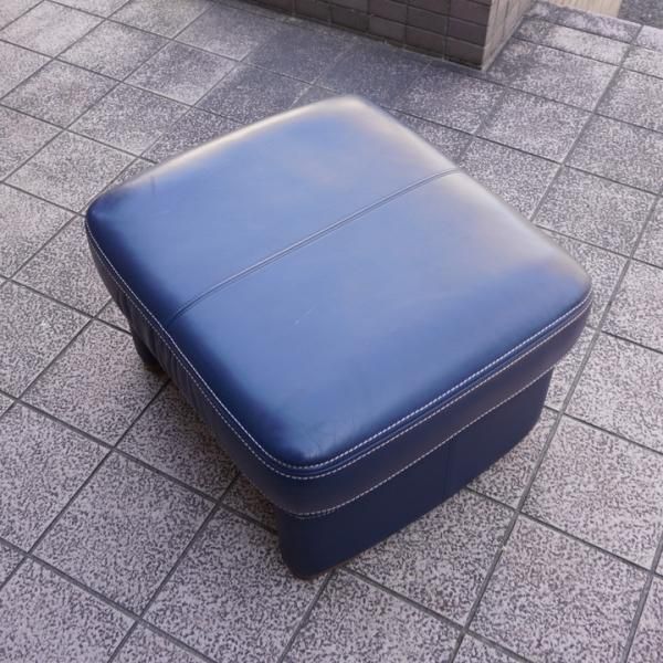 人気のkarimoku(カリモク家具)よりZT73 本革 オットマンです!白 人気のkarimoku(カリモク家具)よりZT73 本革 オットマンです!白