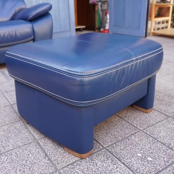 人気のkarimoku(カリモク家具)よりZT73 本革 オットマンです!白 人気のkarimoku(カリモク家具)よりZT73 本革 オットマンです!白