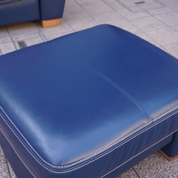 人気のkarimoku(カリモク家具)よりZT73 本革 オットマンです!白 人気のkarimoku(カリモク家具)よりZT73 本革 オットマンです!白