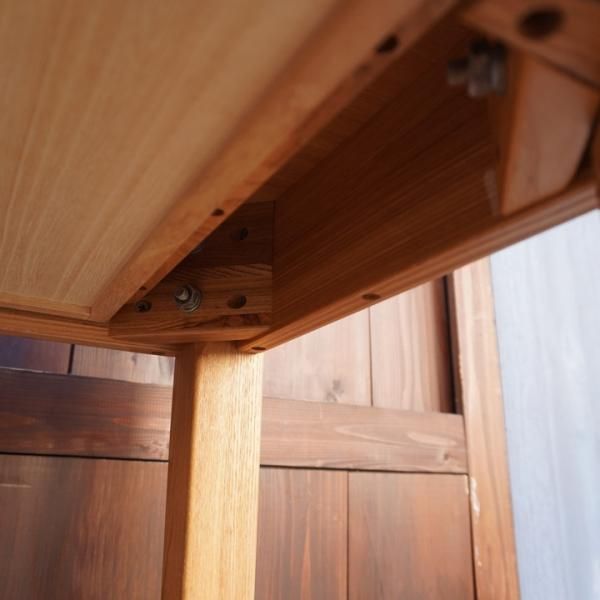 稀少なタモ材を使用した無印良品(MUJI)のパーソナルデスク 稀少なタモ材を使用した無印良品(MUJI)のパーソナルデスク