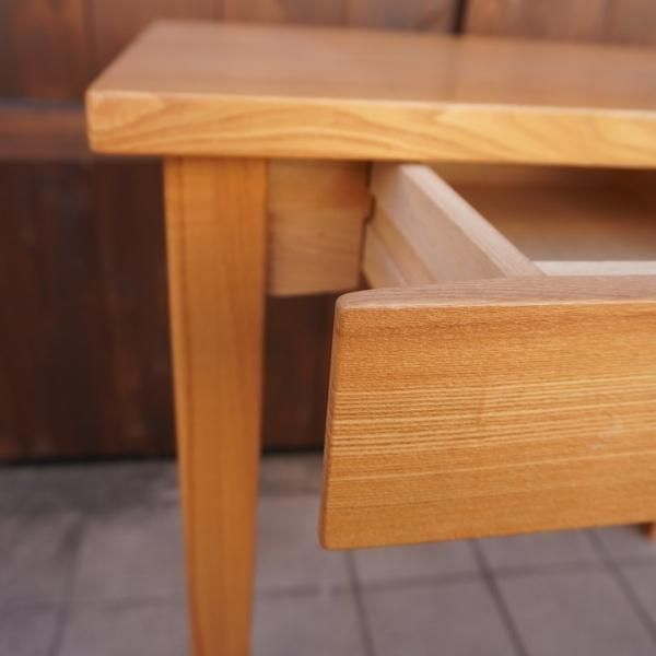 稀少なタモ材を使用した無印良品(MUJI)のパーソナルデスク 稀少なタモ材を使用した無印良品(MUJI)のパーソナルデスク