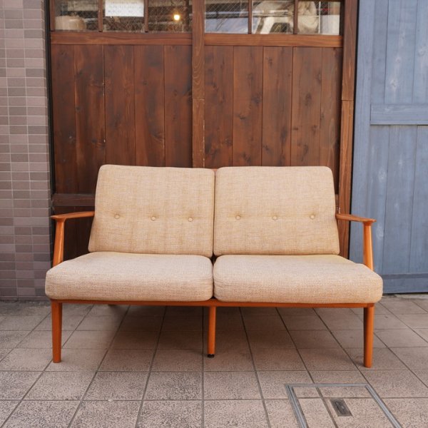 ACME Furniture(アクメファニチャー)のDELMAR(デルマー)ソファです。ヴィンテージスタイルのレトロな2シーターは北欧スタイルやブルックリンスタイルにおススメのコンパクトなラブソファ♪  - kokoelma -ココエルマ- 雑貨・中古家具・北欧家具・アンティーク家具の通販 ...