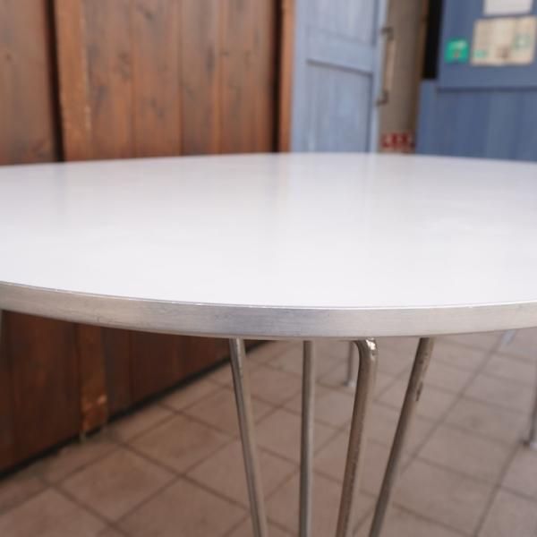 Fritz Hansen(フリッツハンセン)社のスーパー楕円テーブル(B Fritz Hansen(フリッツハンセン)社のスーパー楕円テーブル(B