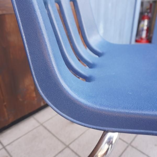 アメリカVIRCO(ヴァルコ)社の9000 CHAIR ネイビーです。機能的で アメリカVIRCO(ヴァルコ)社の9000 CHAIR ネイビーです。機能的で