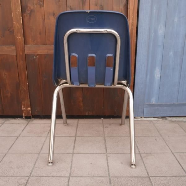 アメリカVIRCO(ヴァルコ)社の9000 CHAIR ネイビーです。機能的で