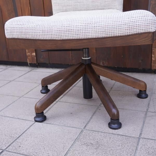 karimoku(カリモク家具)のオーク材を使用したダイニングチェアー karimoku(カリモク家具)のオーク材を使用したダイニングチェアー