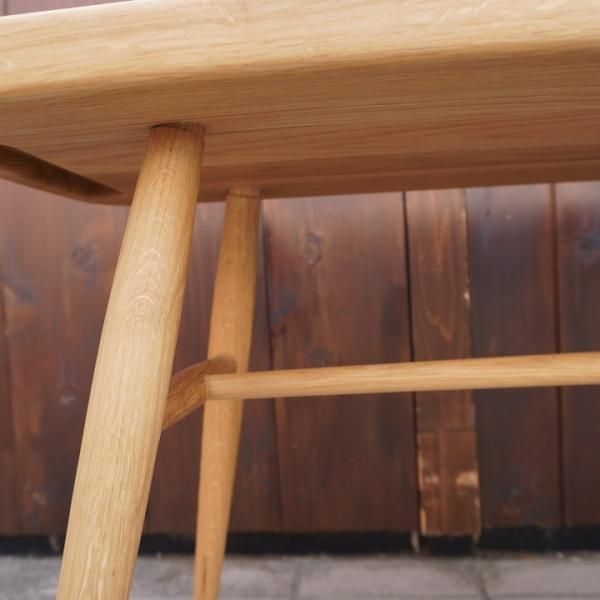 無印良品(MUJI) オーク無垢材ベンチ・丸脚です。無垢ならではの 無印良品(MUJI) オーク無垢材ベンチ・丸脚です。無垢ならではの