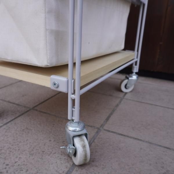 無印良品(MUJI)のスチール4段帆布バスケット付きユニット 無印良品(MUJI)のスチール4段帆布バスケット付きユニット