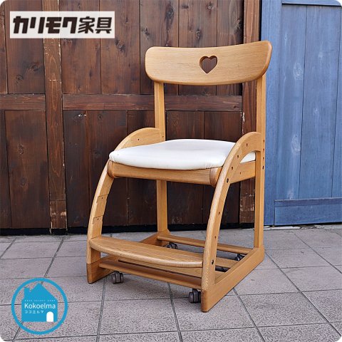 karimoku(カリモク家具)のデスクチェアー/XT1801です。座面と足のせ板の高さと座面奥行のスライド調整が可能なので、お子様の学習椅子やダイニングのキッズチェアーとして末永くお使い頂けます♪  - kokoelma　-ココエルマ- 