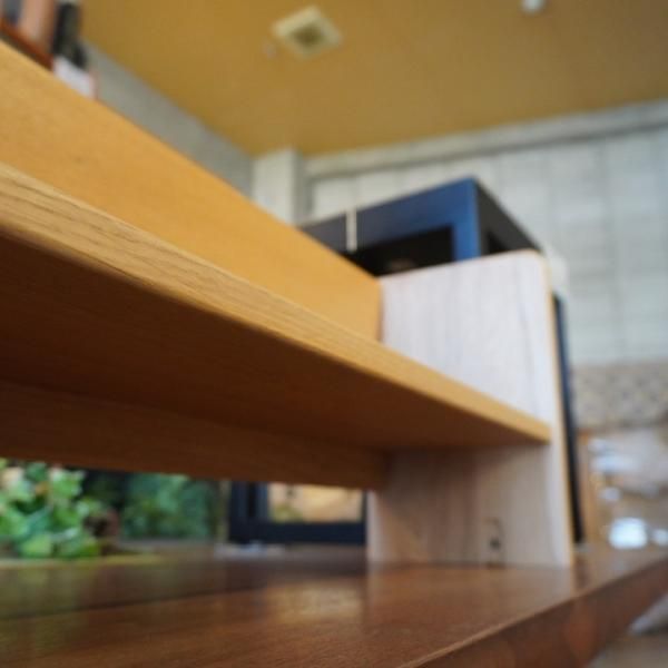 人気の無印良品(MUJI)のオーク無垢材デスク用上置き棚です 人気の無印良品(MUJI)のオーク無垢材デスク用上置き棚です