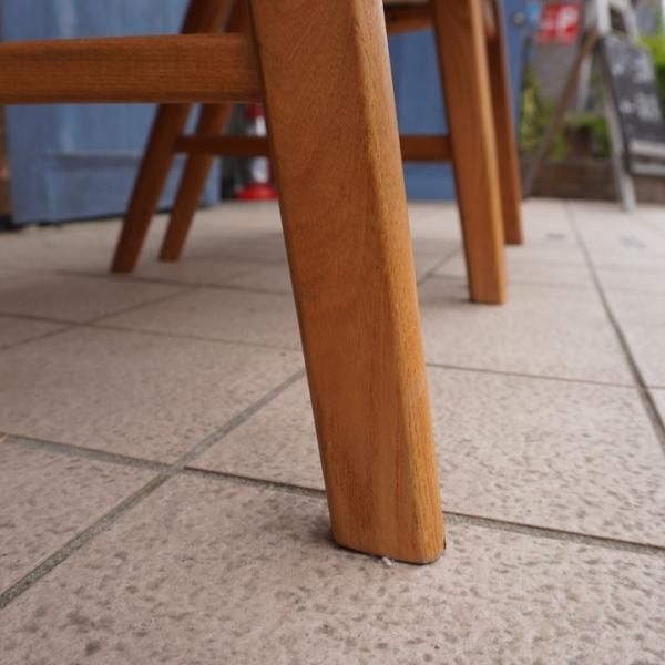MOMO natural(モモナチュラル)のLAME CHAIR。ほんの少し飛び出た MOMO natural(モモナチュラル)のLAME CHAIR。ほんの少し飛び出た