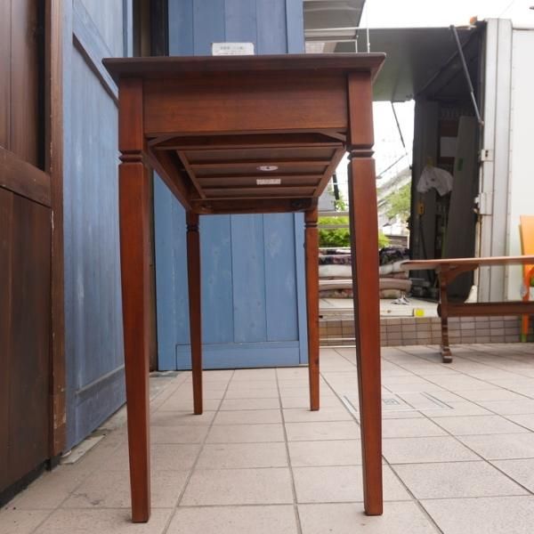 市場家具(ICHIBA)のマホガニー材を使用したデスクです。深みの 市場家具(ICHIBA)のマホガニー材を使用したデスクです。深みの