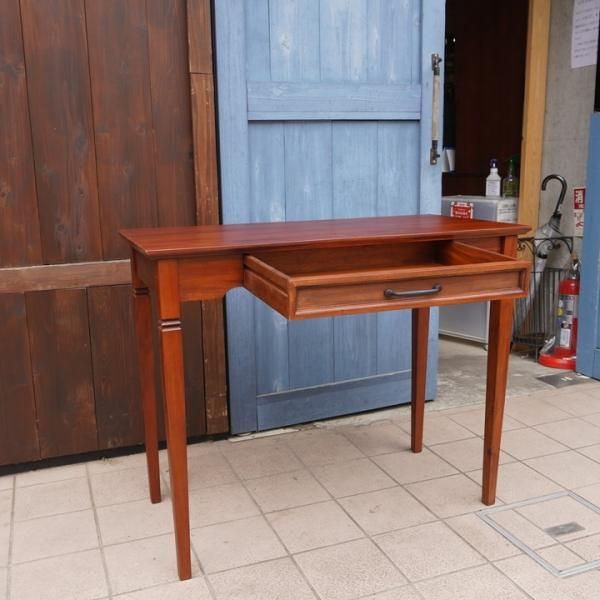 市場家具(ICHIBA)のマホガニー材を使用したデスクです。深みの 市場家具(ICHIBA)のマホガニー材を使用したデスクです。深みの