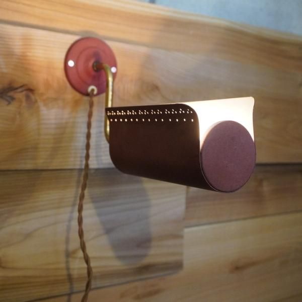 北欧デンマークより入荷したウォールライトです。深みのある