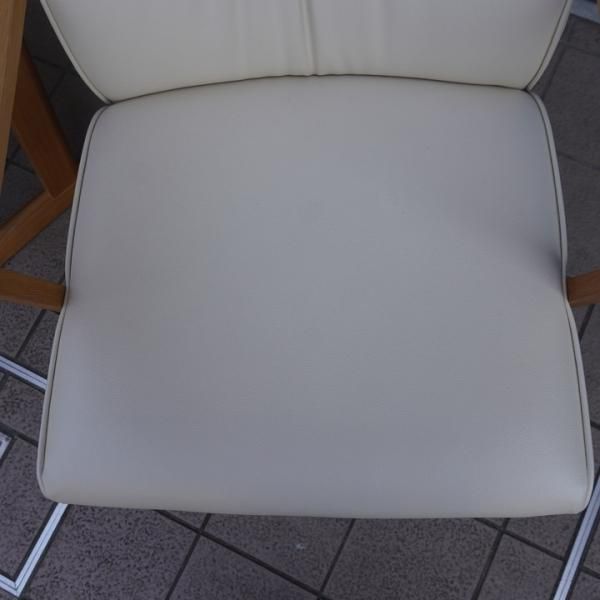IDC 大塚家具にて取り扱われていた HIDA(飛騨産業) KAYA IDC 大塚家具にて取り扱われていた HIDA(飛騨産業) KAYA