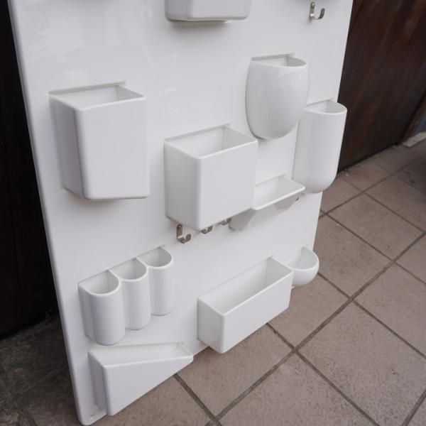 Vitra(ヴィトラ)社のUten.SiloⅡ(ウーテンシロ2)ホワイトです Vitra(ヴィトラ)社のUten.SiloⅡ(ウーテンシロ2)ホワイトです