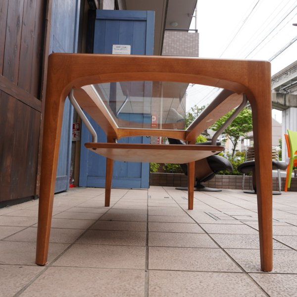 karimoku(カリモク家具)のdirettoreシリーズのガラステーブルです 