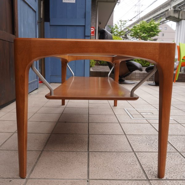 karimoku(カリモク家具)のdirettoreシリーズのガラステーブルです 