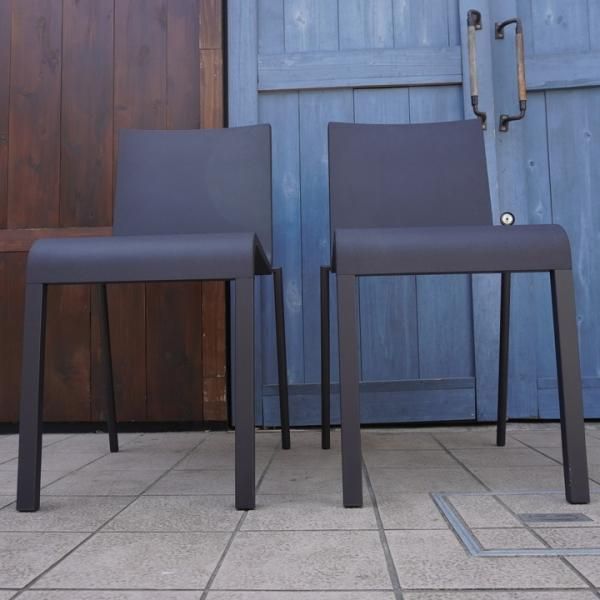 Vitra(ヴィトラ)社の.03(ゼロスリー) 2脚セットです。スタッキングも