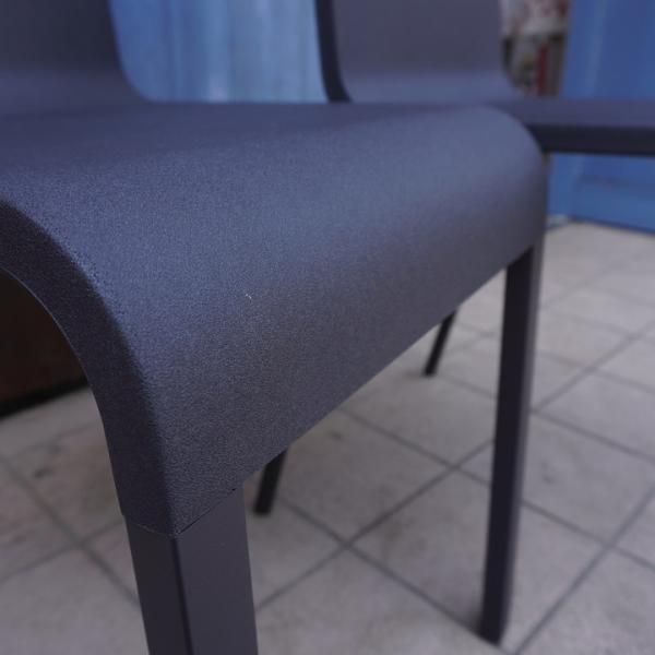Vitra(ヴィトラ)社の.03(ゼロスリー) 2脚セットです Vitra(ヴィトラ)社の.03(ゼロスリー) 2脚セットです