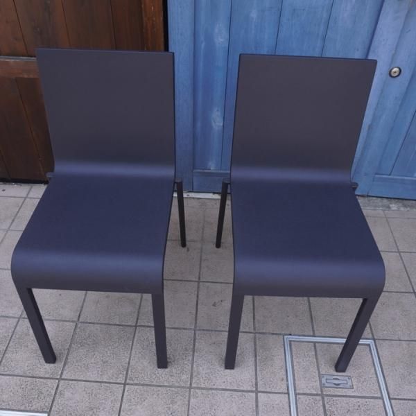 Vitra(ヴィトラ)社の.03(ゼロスリー) 2脚セットです Vitra(ヴィトラ)社の.03(ゼロスリー) 2脚セットです