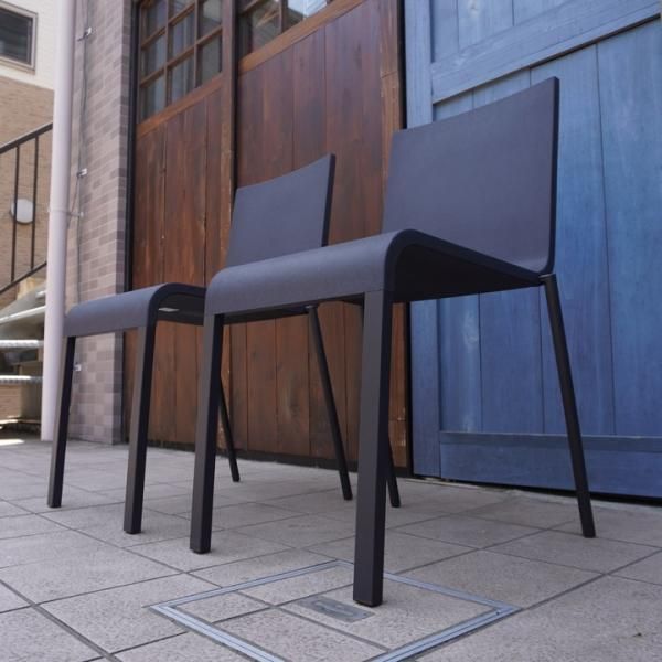 Vitra(ヴィトラ)社の.03(ゼロスリー) 2脚セットです Vitra(ヴィトラ)社の.03(ゼロスリー) 2脚セットです