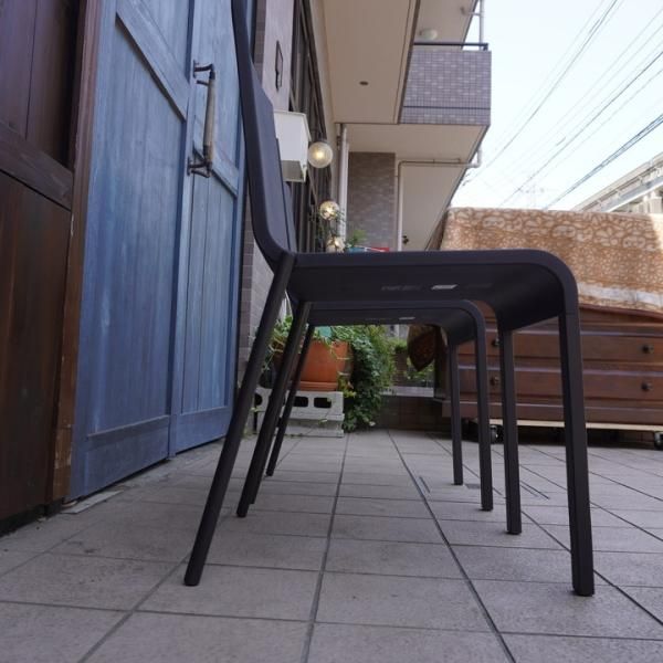 Vitra(ヴィトラ)社の.03(ゼロスリー) 2脚セットです Vitra(ヴィトラ)社の.03(ゼロスリー) 2脚セットです