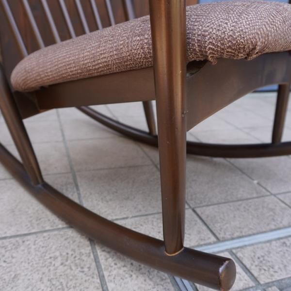 値下げ/鳥取家具のロッキングチェアです。温かみのある質感と 値下げ/鳥取家具のロッキングチェアです。温かみのある質感と