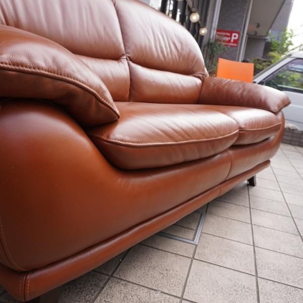 IDC OTSUKA(大塚家具)のオースチン 総革張り2人掛けソファーです IDC OTSUKA(大塚家具)のオースチン 総革張り2人掛けソファーです