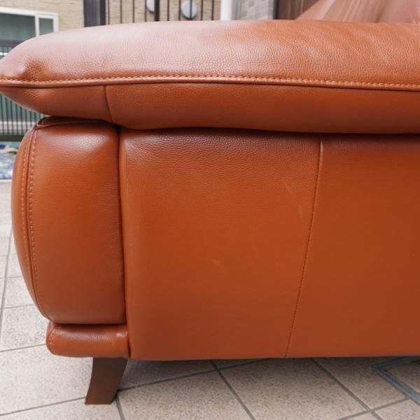 IDC OTSUKA(大塚家具)のオースチン 総革張り2人掛けソファーです IDC OTSUKA(大塚家具)のオースチン 総革張り2人掛けソファーです