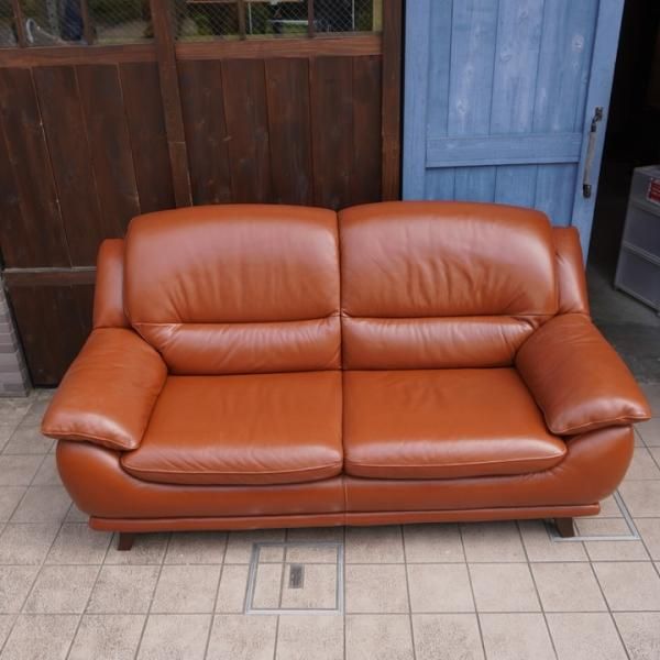 IDC OTSUKA(大塚家具)のオースチン 総革張り2人掛けソファーです IDC OTSUKA(大塚家具)のオースチン 総革張り2人掛けソファーです