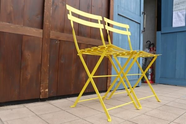 SEMPRE(センプレ)取り扱いフランスのガーデンファニチャーメーカーFermob(フェルモブ)の折りたたみチェア2脚セット。屋内外で使える軽量で コンパクトなチェアです♪コンランショップ - kokoelma -ココエルマ- 雑貨・中古家具・北欧家具・アンティーク家具の通販 