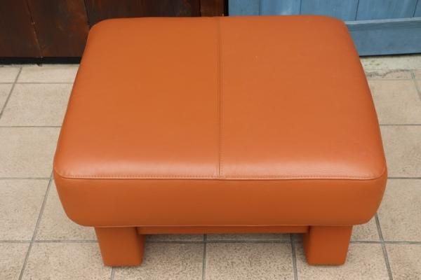 老舗家具メーカーHAMAMOTO(浜本工芸)のNo.2000スツールです 老舗家具メーカーHAMAMOTO(浜本工芸)のNo.2000スツールです