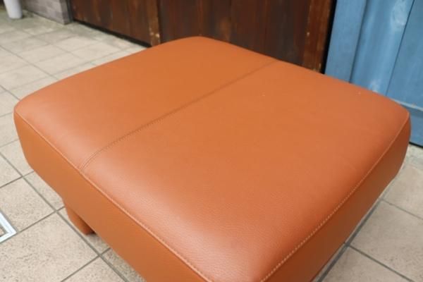 老舗家具メーカーHAMAMOTO(浜本工芸)のNo.2000スツールです。落ち着いた色合いが上品な印象の本革オットマン。小ぶりなサイズは 寝室やエントランスなどにもおススメです♪ - kokoelma -ココエルマ- 雑貨・中古家具・北欧家具・アンティーク家具の通販 インテリアショップ  
