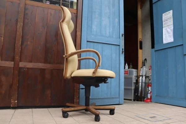 人気のkarimoku(カリモク家具)よりキャスター付き本革 人気のkarimoku(カリモク家具)よりキャスター付き本革