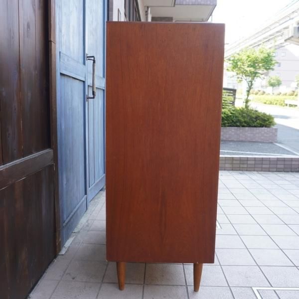 デンマークより入荷した、チーク材を使用した6段チェストです デンマークより入荷した、チーク材を使用した6段チェストです