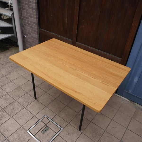 unico(ウニコ) DINN(ディン)シリーズのダイニングテーブル。圧迫 unico(ウニコ) DINN(ディン)シリーズのダイニングテーブル。圧迫
