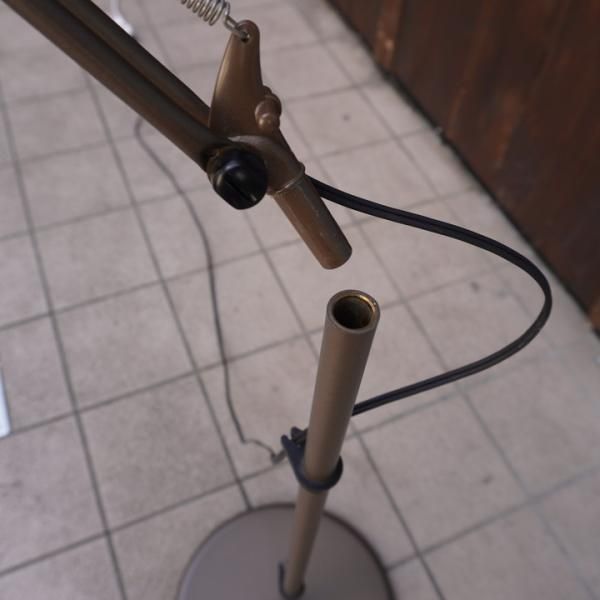 スワン電器(SWAN)のEXARM(エグザーム)LED フロアランプです スワン電器(SWAN)のEXARM(エグザーム)LED フロアランプです