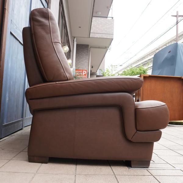 人気のkarimoku(カリモク家具)より本革を使用したZT86 2人掛け 人気のkarimoku(カリモク家具)より本革を使用したZT86 2人掛け