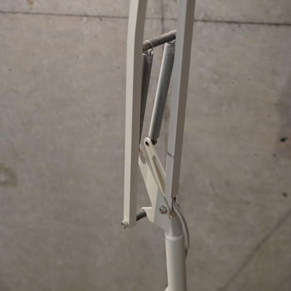 人気の無印良品(MUJI)よりLED アルミフロアライトです。高さや 人気の無印良品(MUJI)よりLED アルミフロアライトです。高さや