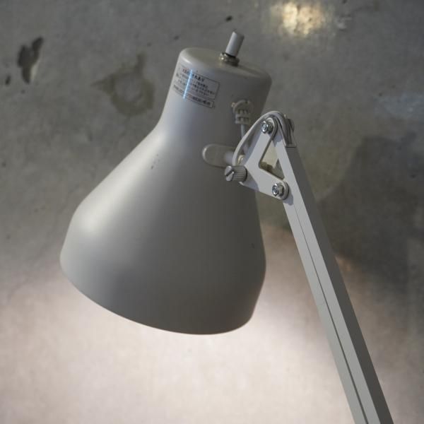 人気の無印良品(MUJI)よりLED アルミフロアライトです。高さや 人気の無印良品(MUJI)よりLED アルミフロアライトです。高さや