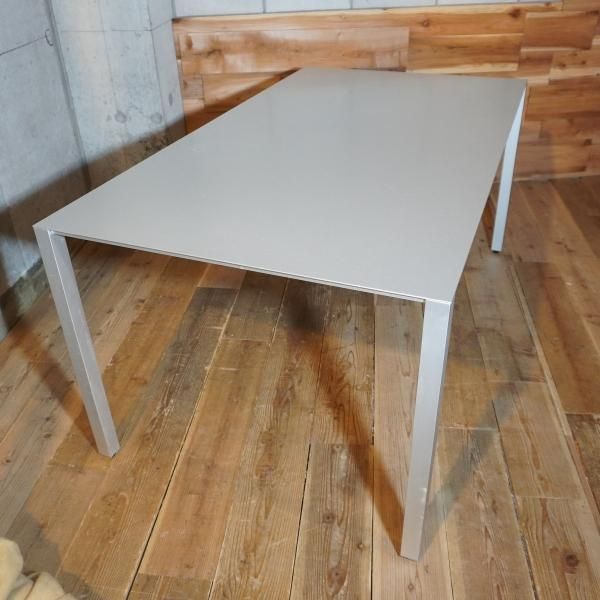 Cassina ixc.(カッシーナ イクスシー)取り扱いデヴィッド Cassina ixc.(カッシーナ イクスシー)取り扱いデヴィッド