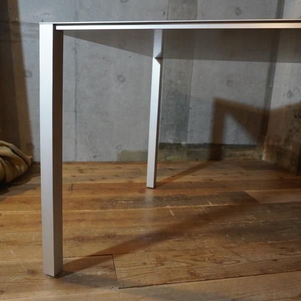 Cassina ixc.(カッシーナ イクスシー)取り扱いデヴィッド Cassina ixc.(カッシーナ イクスシー)取り扱いデヴィッド